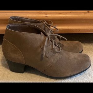 Collection By Clarks Women’s Brown Ankle Boots